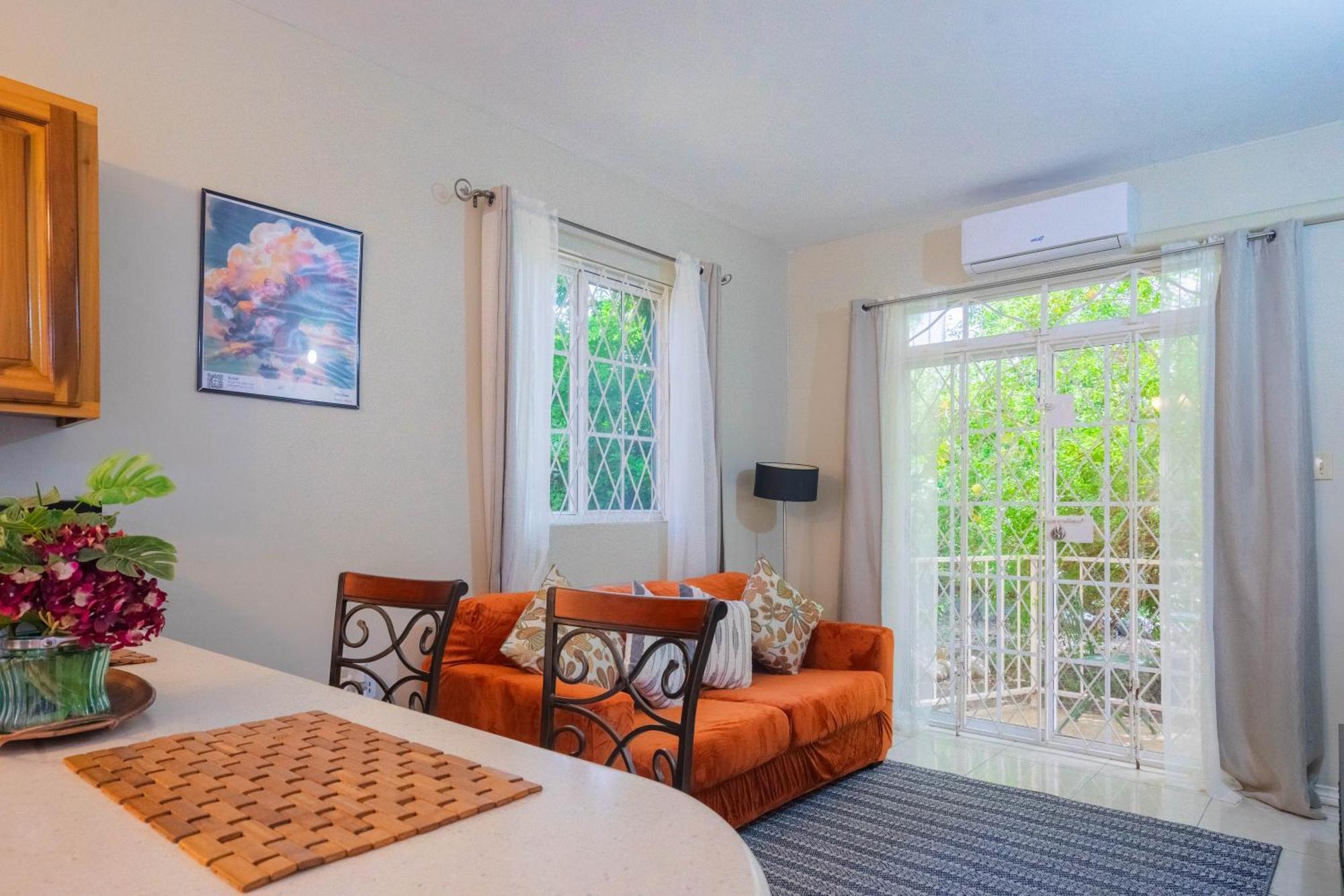 Musgrave Annex- Comfy 1 Bedroom Apartment On The Ground Floor คิงส์ตัน ภายนอก รูปภาพ