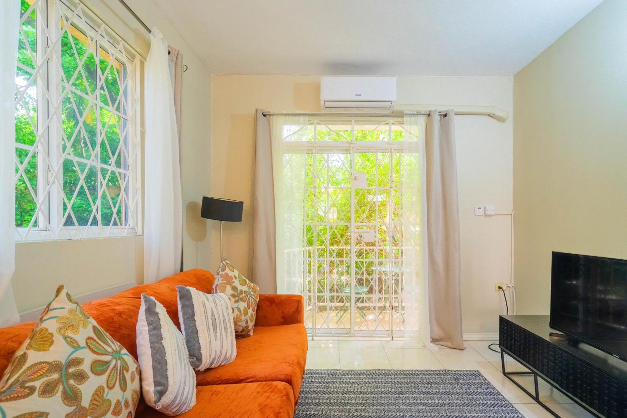 Musgrave Annex- Comfy 1 Bedroom Apartment On The Ground Floor คิงส์ตัน ภายนอก รูปภาพ